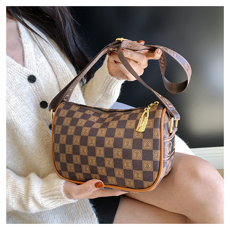 Grenzüberschreitende heiß verkaufte Taschen für Frauen 2023 neue Mode Retro-bedruckte Umhängetasche Außenhandel Damentasche breiter Schultergurt Umhängetasche_voghion.com