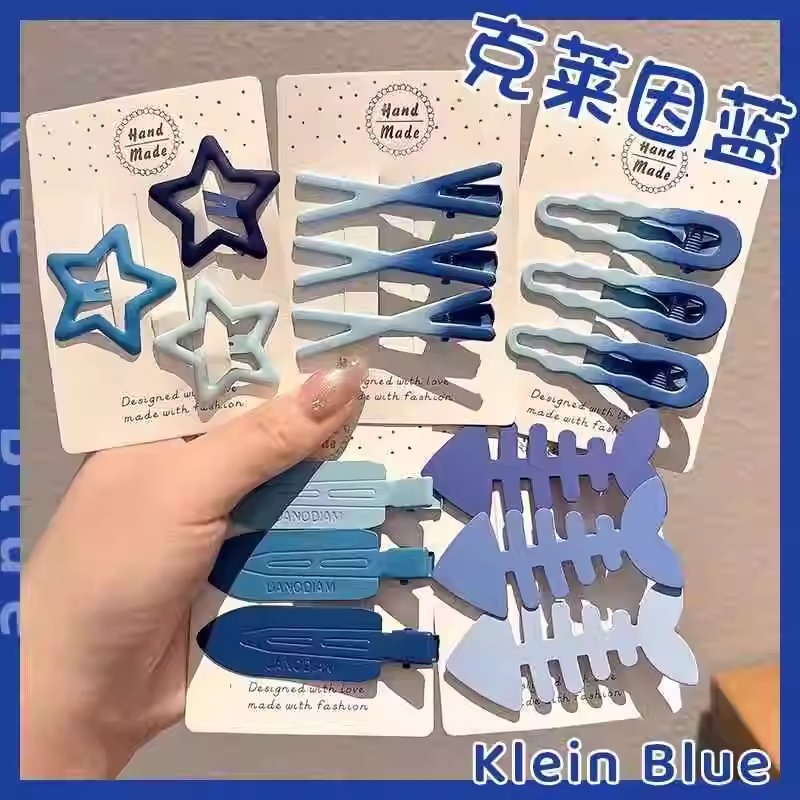 2025 primavera Klein azul clip de cabello nueva tarjeta de cabello sin rastro rojo en línea con el mismo toque de cabello lateral frisa clip de cabeza