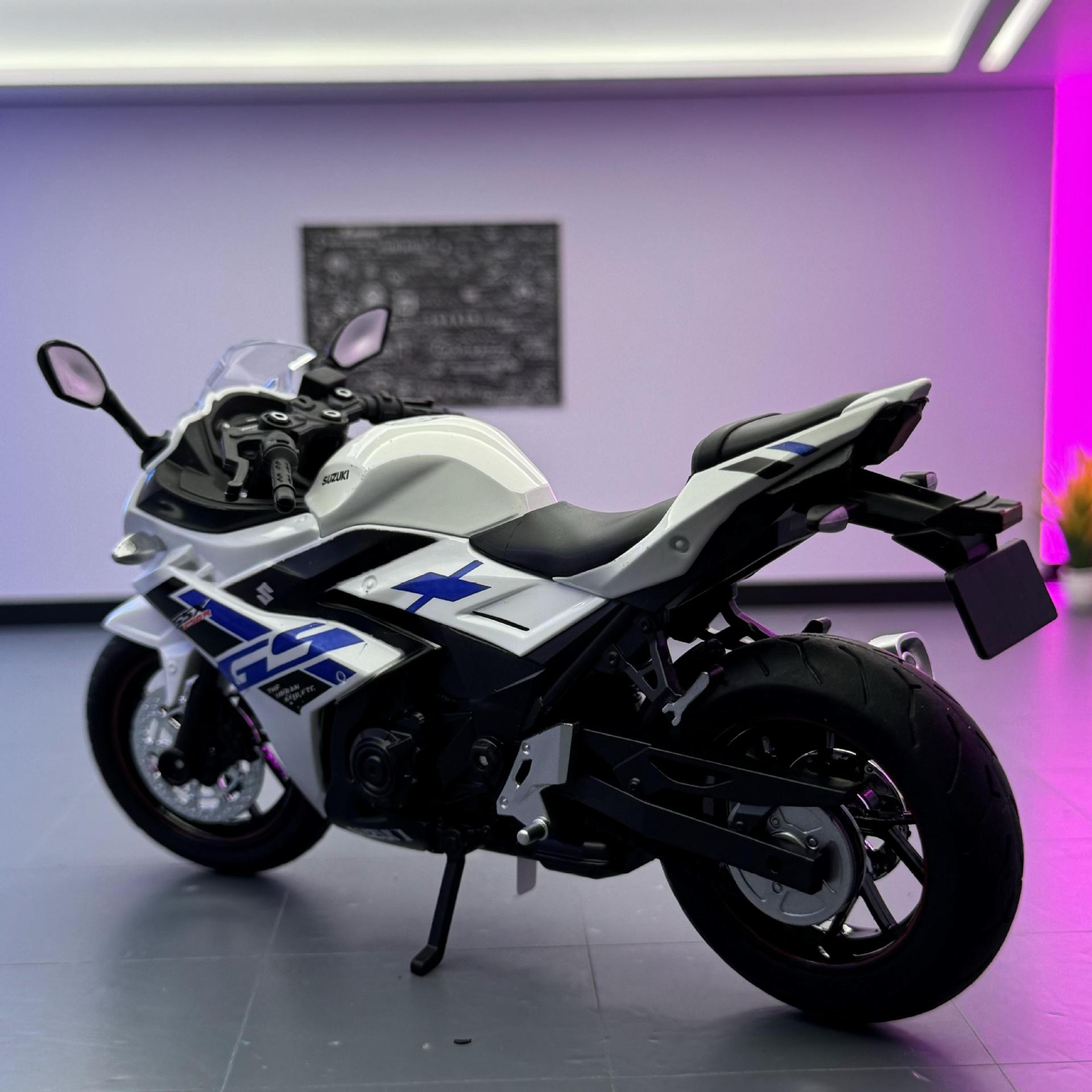 Modelo de coche de aleación Huayi 1 a 12 motocicleta Suzuki GSX deslizamiento de sonido y luz coche de juguete modelo de efecto de sonido