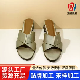 平底凉鞋;平底拖鞋