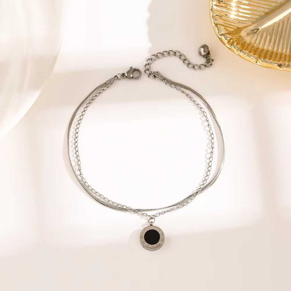 Pulsera de trébol de acero titanium vendedora caliente transfronteriza europea y americana con incrustaciones de concha pulsera colgante pulsera de diseño avanzado sin desvanecimiento al por mayor