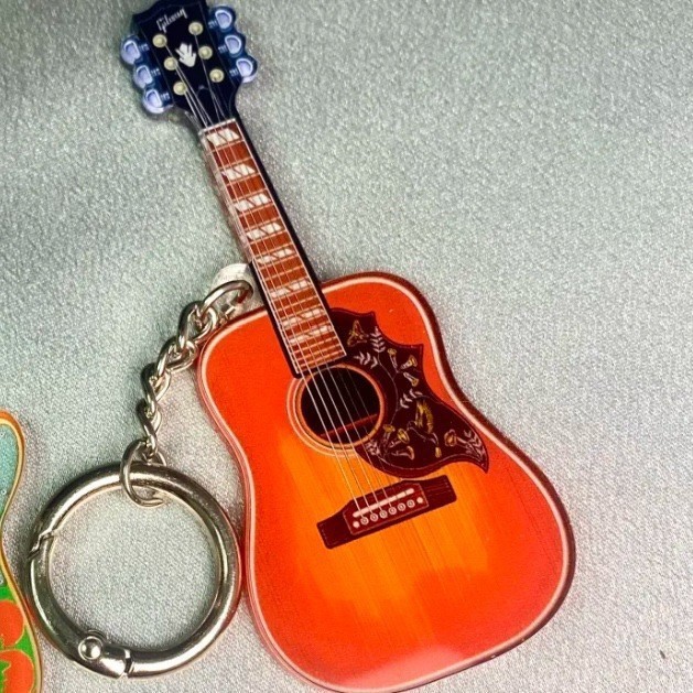 Nuevo alto valor directo de suministro acrílico llavero creativo violín bolso llave colgante logotipo colgante de impresión