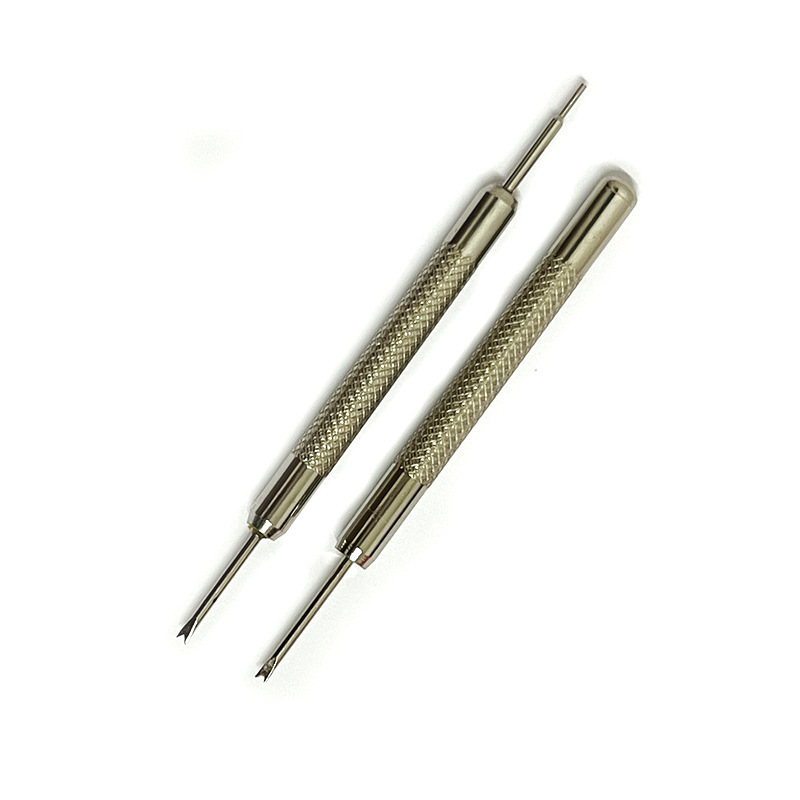 全金属のダブルヘッドの耳元を分解して腕時計のバンドの工具を交換します。|undefined