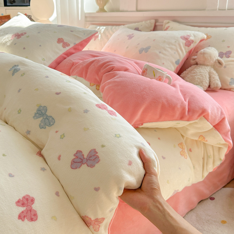 Invierno engrosado de leche de lana de cuatro piezas conjunto 2025 nuevo dormitorio sábanas de lana de coral cubierta de tres piezas conjunto de ropa de cama