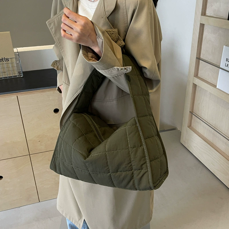 Новая модная сумка-пельмень на плечо/через плечо в стиле Ins, осень-зима 2025, стеганая, из нейлона и холста, большой вместимости, для женщин