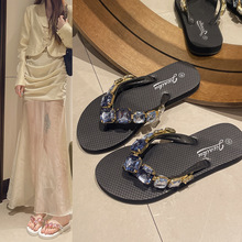 厂家直销方格水钻人字拖防滑大方糖平底夹脚拖鞋方钻纯色沙滩鞋防