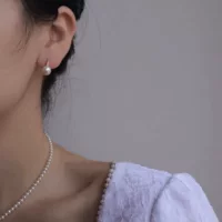 Естественный яркий свет круглый рис-образный жемчужный корпус 925 серебряные шпильки с покрытием из 18-каратного золота модный темперамент в стиле ретро Джейн Эйр
