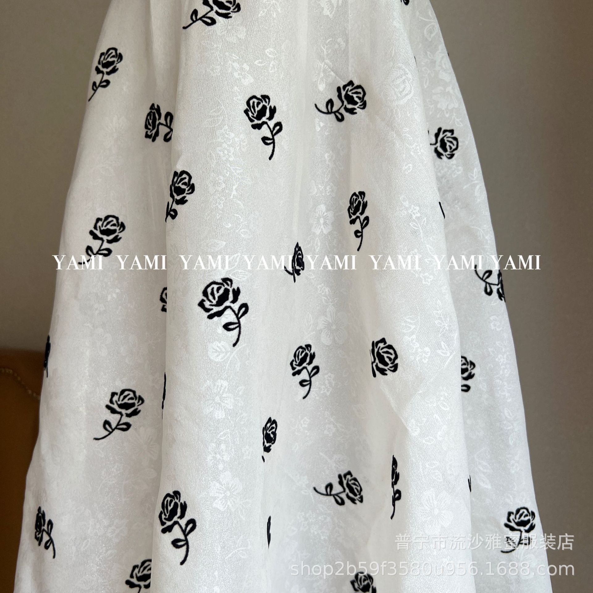 Tejido de estilo chino brillante en relieve de chiffón oscuro flocado una rama de tela de ciruela rosa cheongsam nuevo conjunto de estilo chino