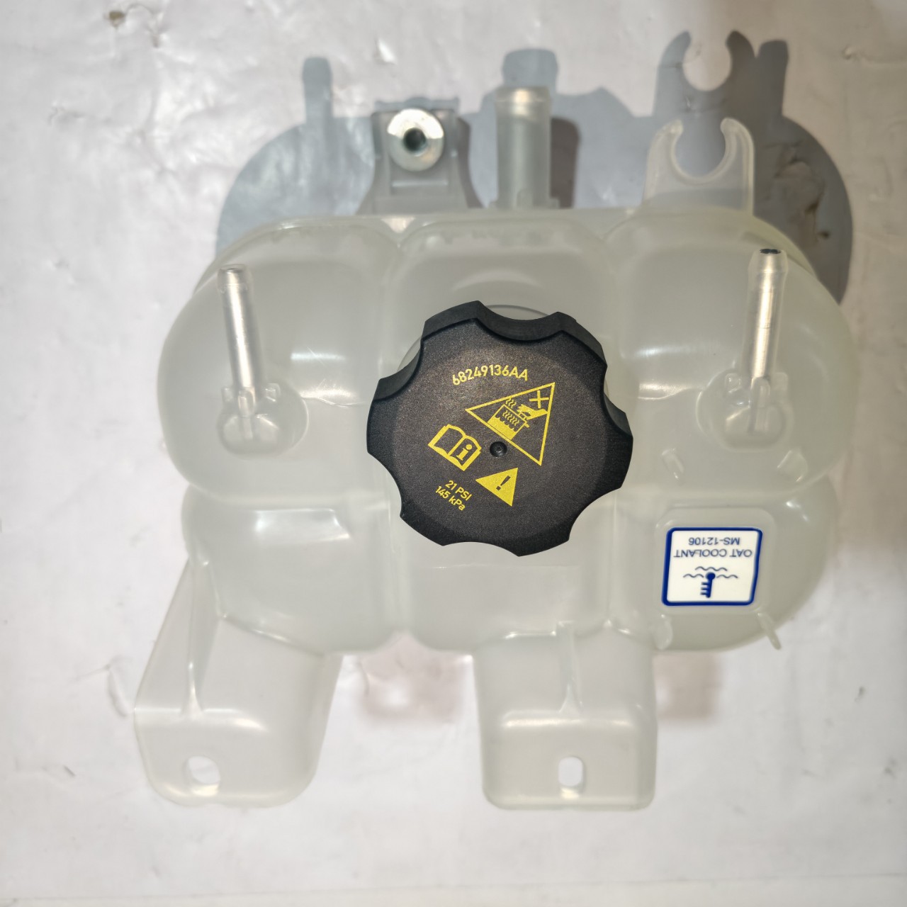 Engine Coolant Reservoir Bottle for the New Dajielong Model 68217323Aa