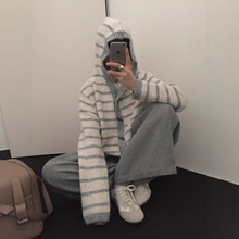 实拍 自留推荐 加厚 软糯亲肤 百搭 牛角扣 条纹 连帽毛衣外套女