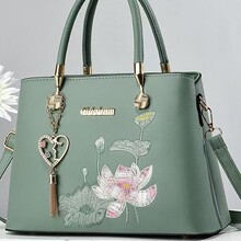 �F؛һ�����l����ׯ����ʽ���L�ɻ������Ʒ�|�μ��б���Ů��