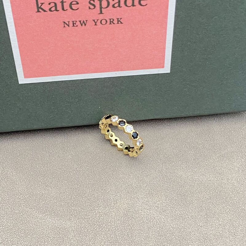 Fashion European and American Style Skates with Inlaid Black and White Three-Dimensional Rhinestones, Elegant Light Luxury Commuter 18K Gold-Plated Ring Fashion European and American Style Skates with Inlaid Black and White Three-Dimensional Rhinestones, Elegant Light Luxury Commuter 18K Gold-Plated Ring