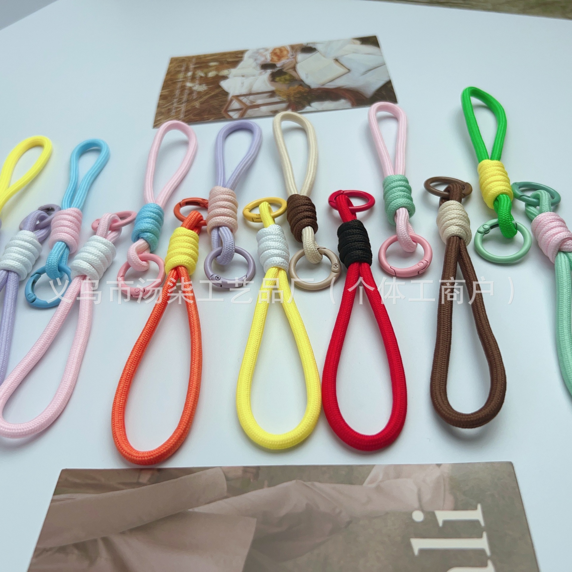 Fabricante directo para la explosión creativa del teléfono móvil cuerdas muñecas tarjeta de taza de agua bolsas de llaves cuerdas trenzadas accesorios