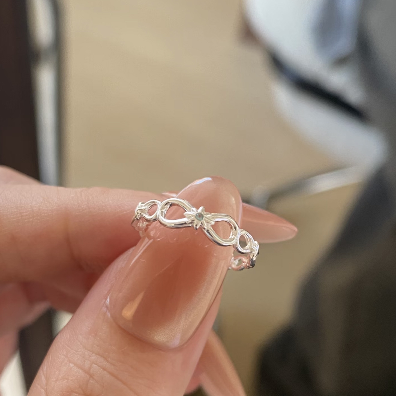 S925 sterling silver infinity symbol diamond ring for women, unique minimalist style, versatile, light luxury, niche trendy index finger ring
