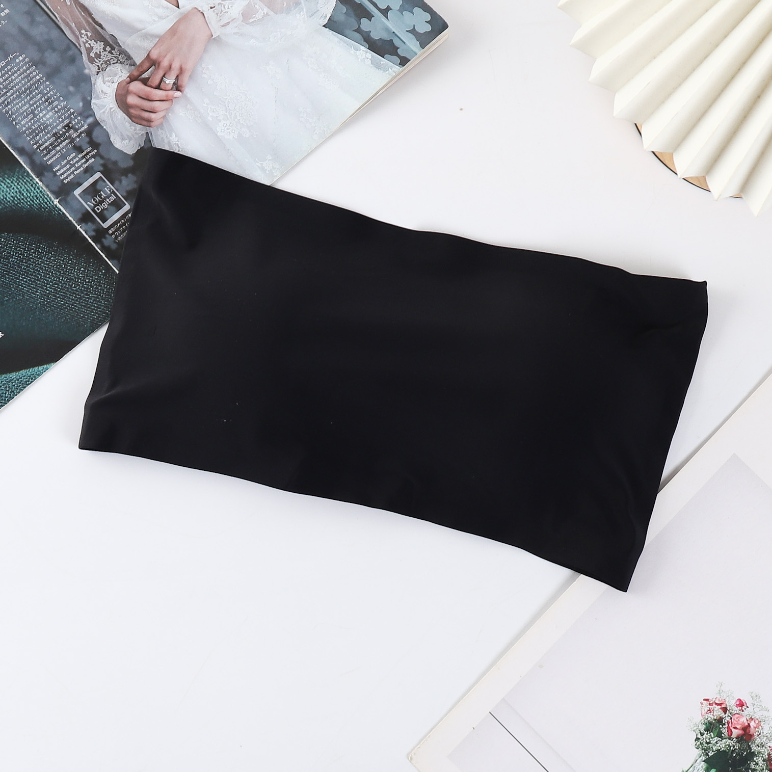 Suministro directo de fábrica de seda de hielo sin costuras de cuatro breasted sujetador sin tirantes de una palabra pecho con almohadilla de pecho anti-exposición tubo superior para las mujeres