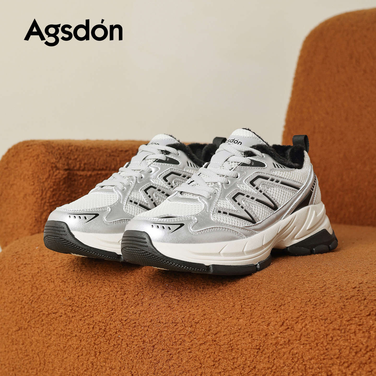 Zapatos deportivos de plata para mujeres 2025 nuevo otoño y invierno con una base gruesa de veludo gigante hermoso alpinismo zapatos de algodón