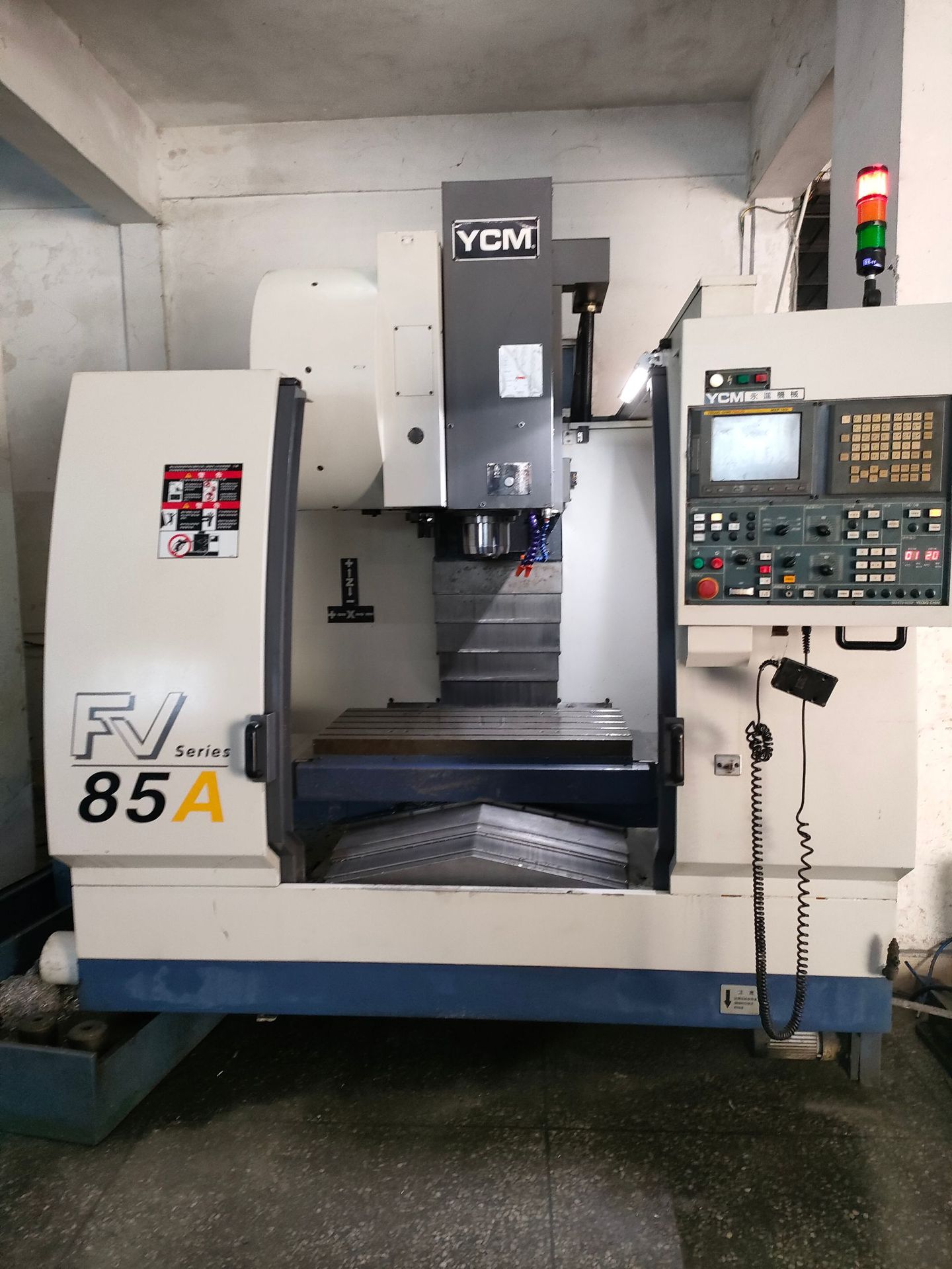 转让二手进口台湾机王永进FV85A加工中心、二手CNC电脑锣机床