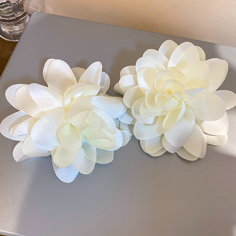 Pendientes de súper hadas de hilo de malla de flor de aguja de plata Pendientes de borla frescos pequeños coreanos Pendientes de estilo de vacaciones de temperamento dulce de nicho