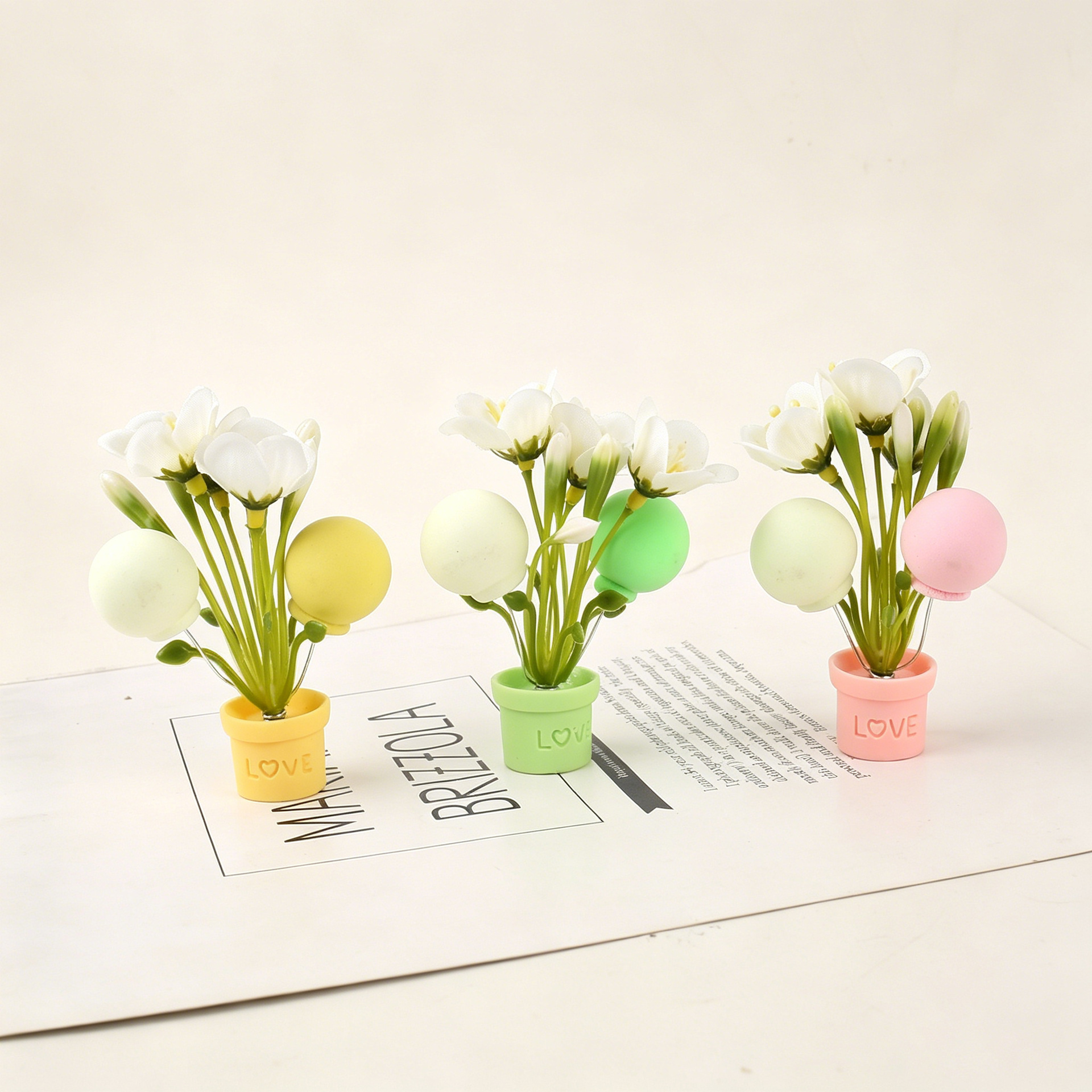 Innovación de nuevos productos adornos de automóviles de simulación de flores adornos interiores adornos lindos creativos frescos y románticos