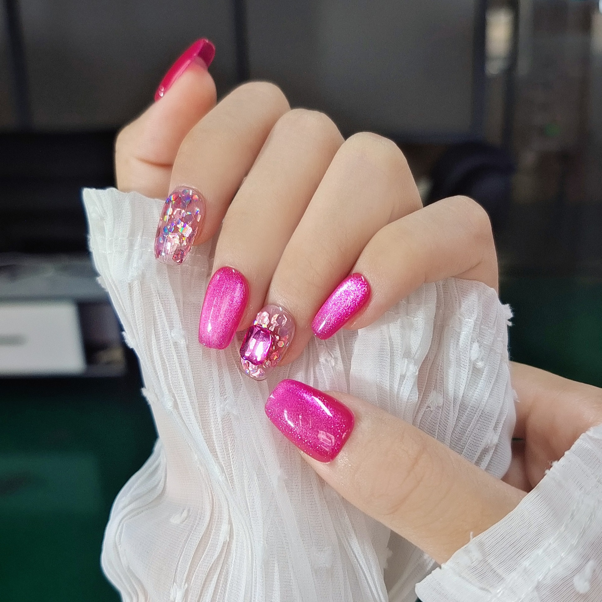 Yiyi Dance Dragon Fruit: uñas de vestir hechas a mano, estilo de lujo ligero de alta calidad, lentejuelas de color rosa simple, diamante cuadrado