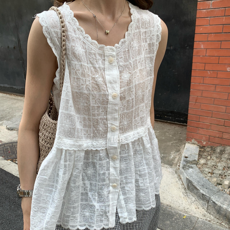 Hers a Touch of Sweet: Fresh and Simple Retro Jacquard Design Sleeveless V-Neck Slightly Sheer Blouse for Women