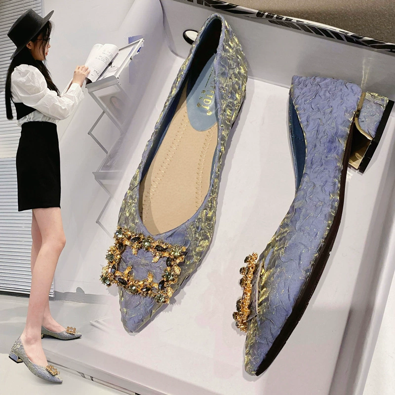 Весна 2023 Новые остроносые одиночные туфли с мелким ртом со стразами и квадратной пряжкой на среднем каблуке Туфли на толстом каблуке Женские Большие размеры 41-43