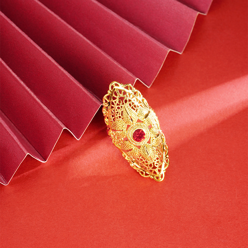 Arena de Oro ala anillo de pavo real de las mujeres temperamento a largo plazo no desvanecimiento retro imitación rubí transfronterizo estilo al por mayor en vivo