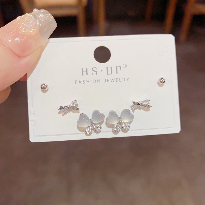 S925 aguja de plata micro incrustaciones de circón pendientes cortos pendientes de pelo corto japonés y coreano elegante todo-fósforo simple conjunto de tres piezas pendientes para las mujeres