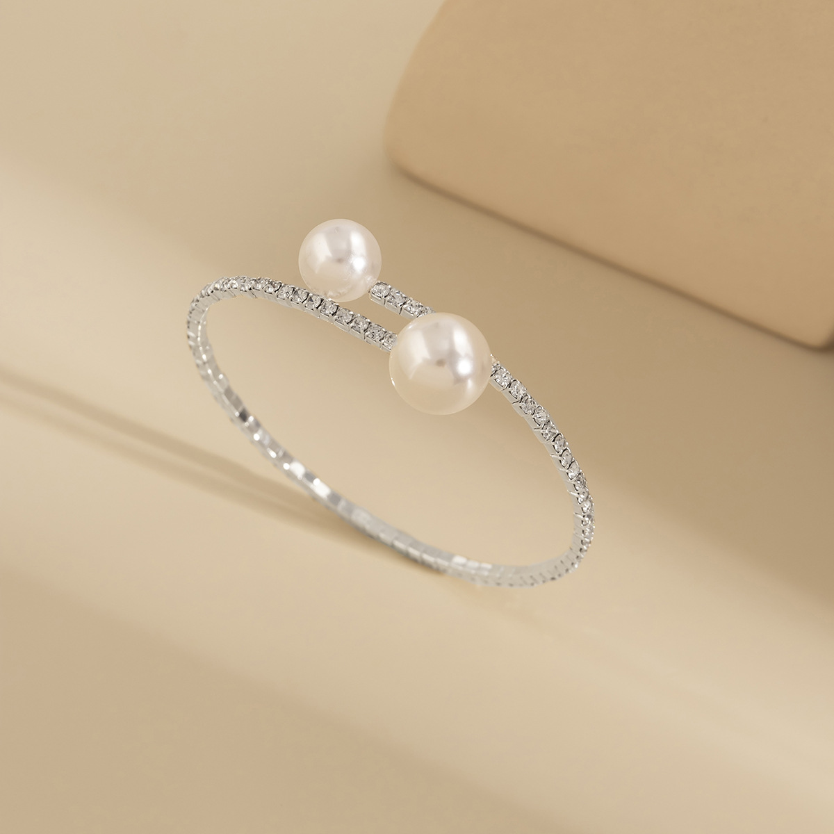Simple Style Round Alloy Inlay Artificial Pearl Bracelets 1 Piece