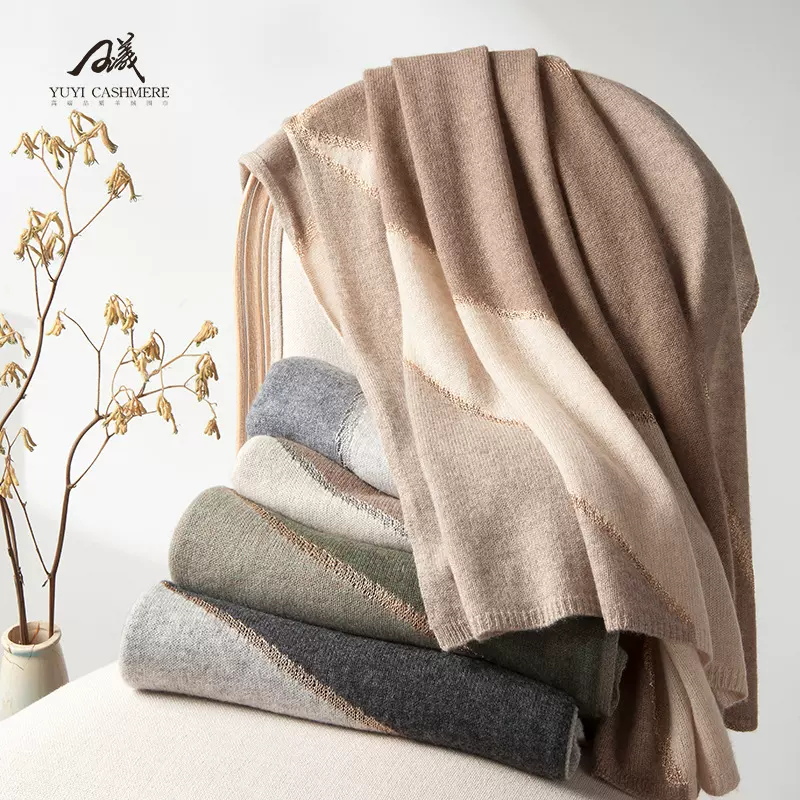 新款针织羊绒拼色大披肩羊绒围巾女外搭外套女秋冬外套围巾空调房