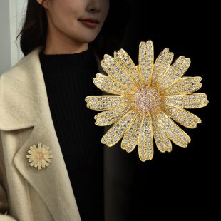 Daisy Brooch High-End Women's Small Suit Corsage Simple and Elegant Luxury Neckline Decorative Pin Summer Anti-Exposure Buckle