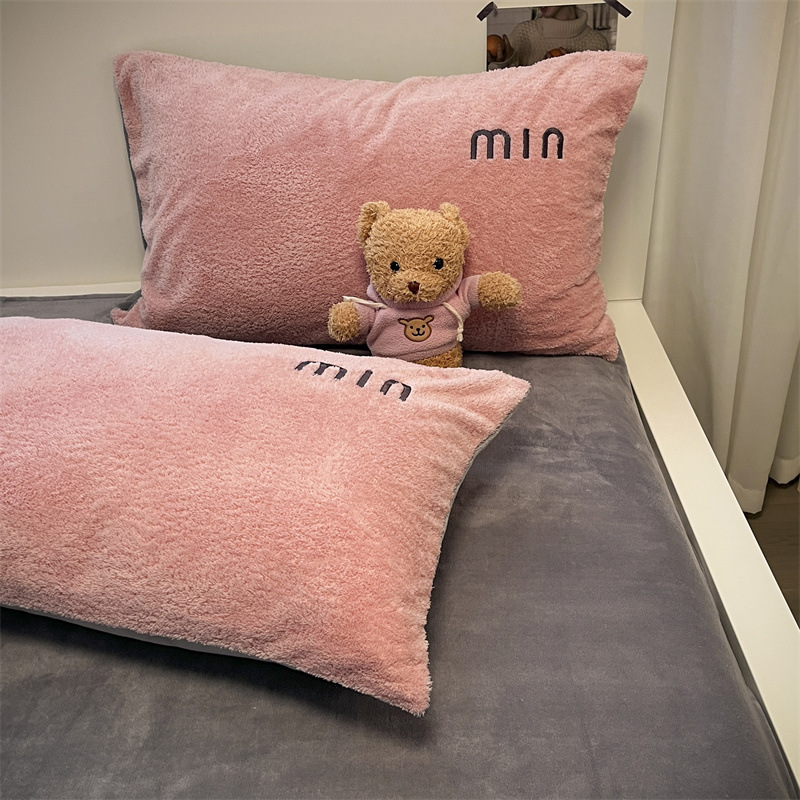 2024 nueva categoría más terciopelo grueso de lana de leche de invierno traje de cuatro piezas invierno invierno conejo felpa funda de edredón de lana de coral