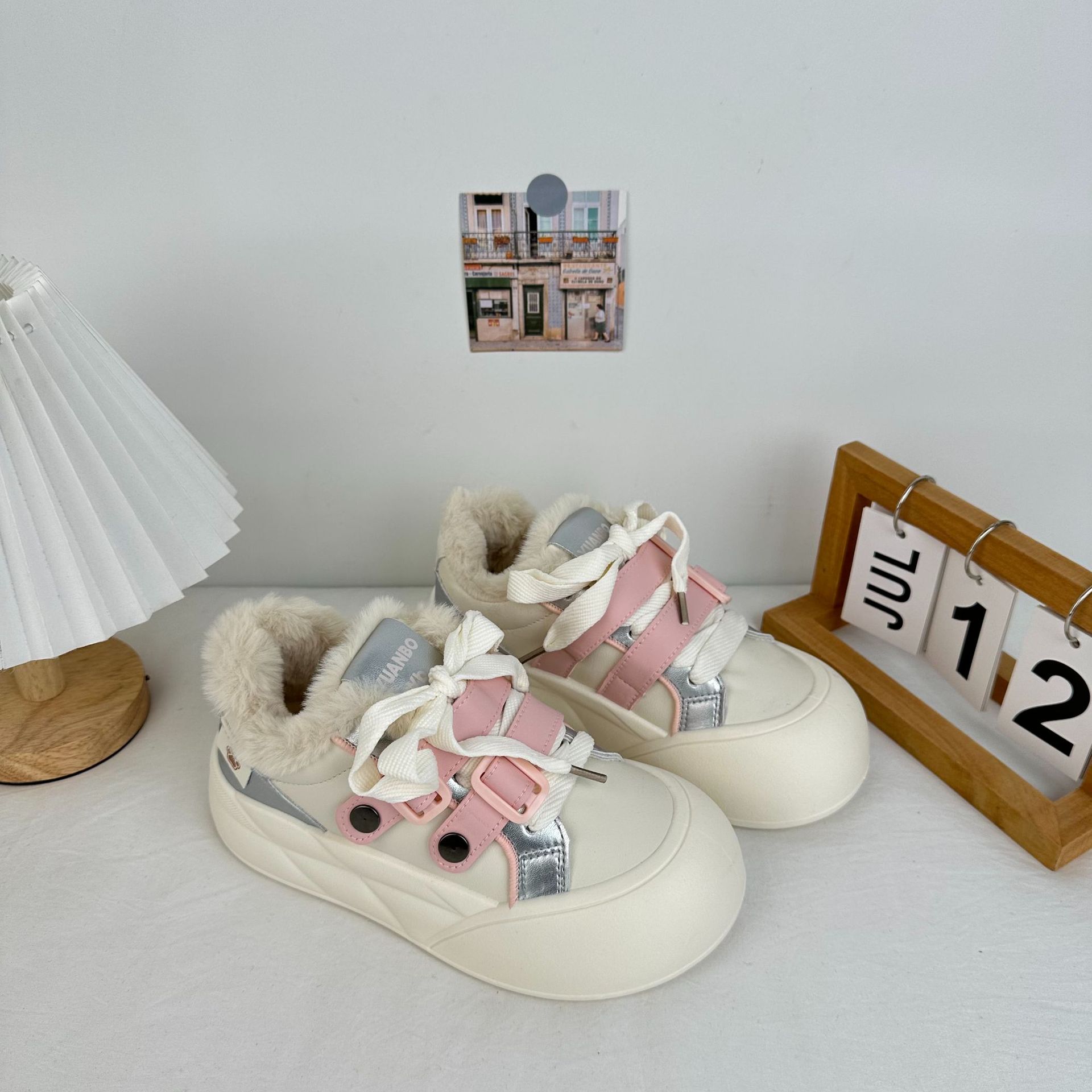 Yuanbo invierno nuevo estilo zapatos de algodón ropa exterior de mujer tendencia de todo fósforo más zapatillas de terciopelo 2025 zapatos de mujer de suela gruesa de cabeza grande