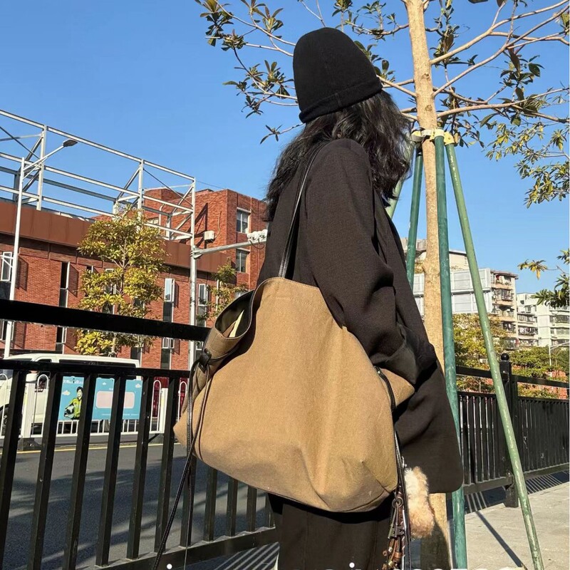 Daewoo Zhang Designer Cooperation Neutral Natural Sand Two-color Underarm Handbag Tote Bag Large Capacity Bag Daewoo Zhang Designer Cooperation Neutral Natural Sand Two-color Underarm Handbag Tote Bag Large Capacity Bag