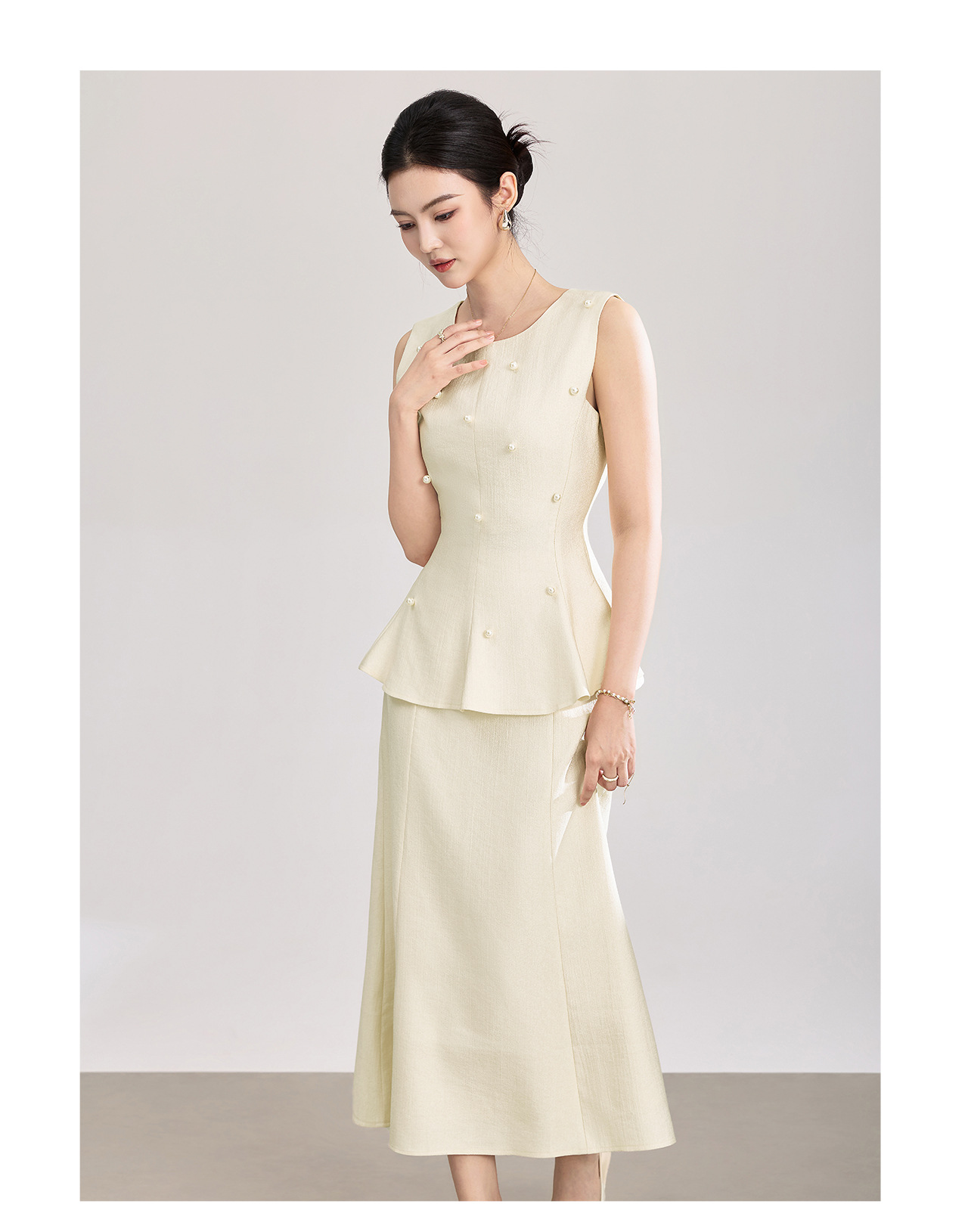 Set áo không tay đính đá kết hợp chân váy midi xòe loe — màu đen chi tiết 16