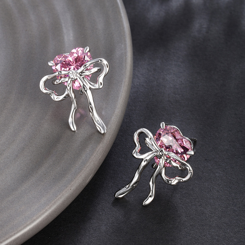 Xuping Color Bao serie de amor arco diseño pernos de orejas para mujeres de alta calidad sensación de viento frío dulce sensación fría pernos de orejas