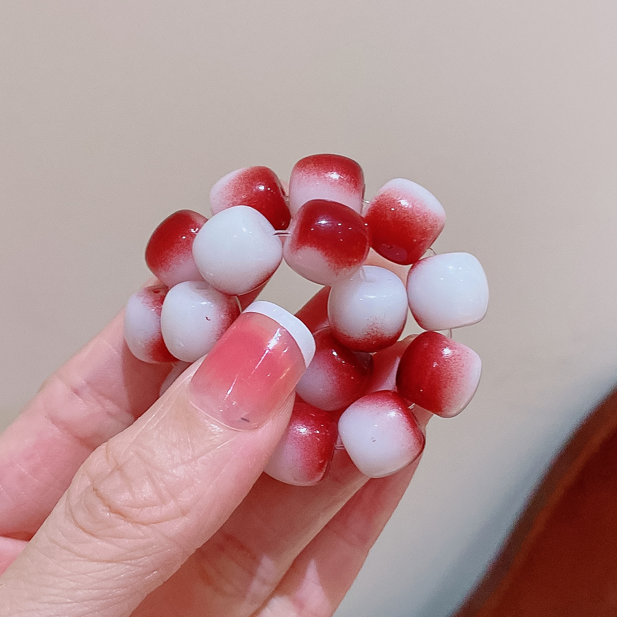 Tiktok mismo gradiente de color placa jugando pulsera estudiante partido dedo bobinado suave descompresión pulsera de cuentas Yiwu pequeña joyería al por mayor