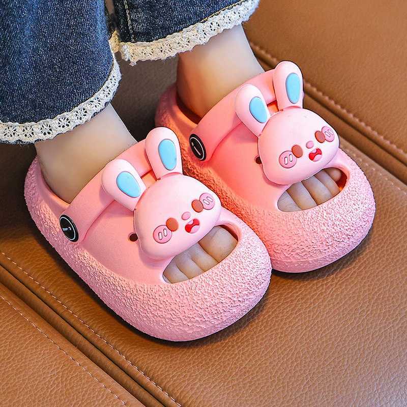 Sandálias infantiles para mujeres de verano dibujos animados princesa encantadora suela suave antideslizante baño en el hogar para niños pequeños y medianos zapatillas frías para hombres