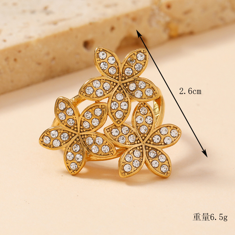 Three oil-pressure diamond-inlayed flowers