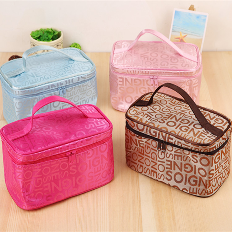 Nueva bolsa de maquillaje de letras de mujer de moda cuatro cuadros de viaje bolsa de almacenamiento portátil fábrica directa