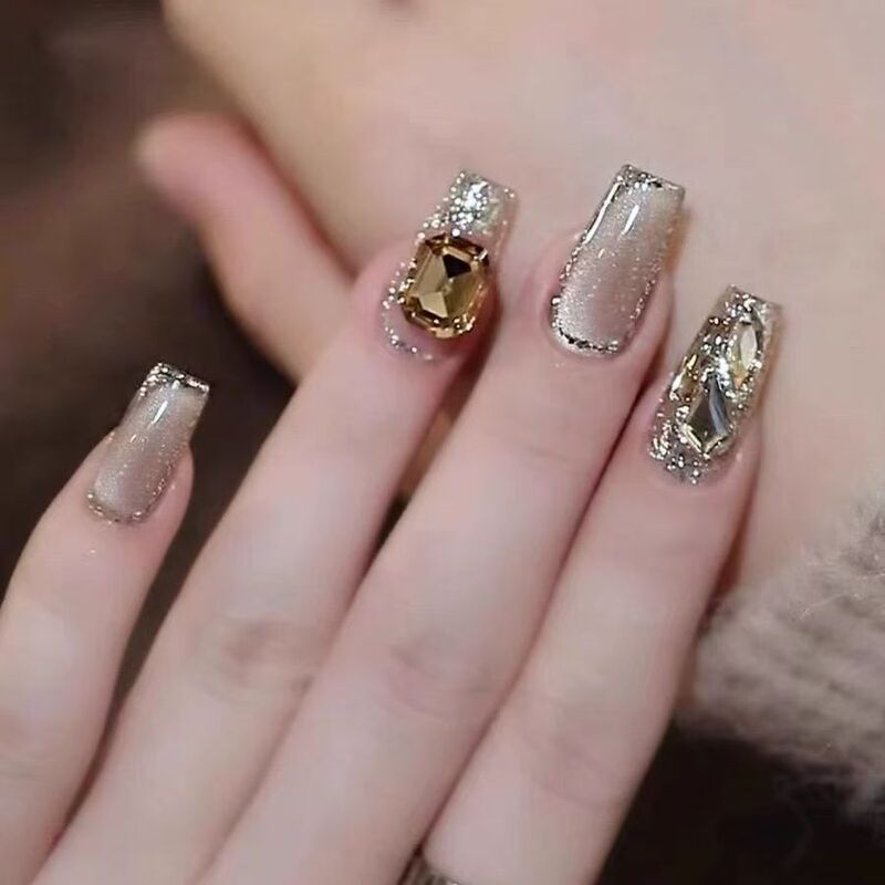 Handmade Cat Eye Manicure Set Wearable Nails 2025 New Year Nail Patch Mid-Length Autumn and Winter Maillard Wholesale