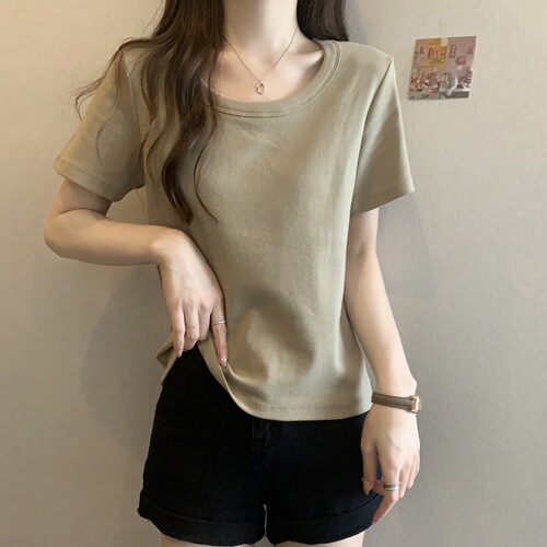 Plus-size women's summer short-sleeve French-style loose t-shirt with round neck, hiding belly, slimming black top for casual wear