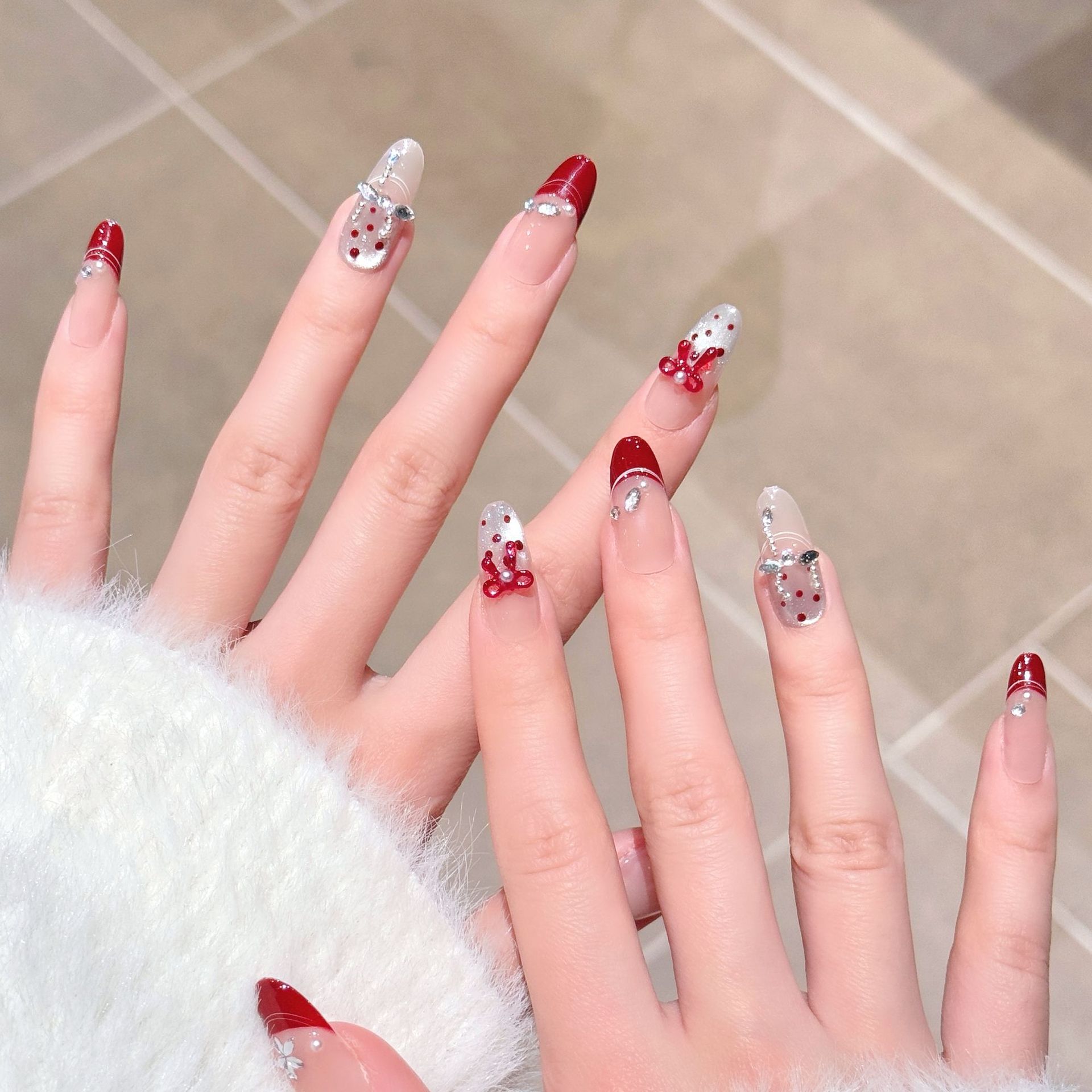 Prefabricado explosión desgaste de uñas de alto nivel blanco rojo arco tridimensional puro deseo de sentir la atmósfera desgaste de uñas a mano