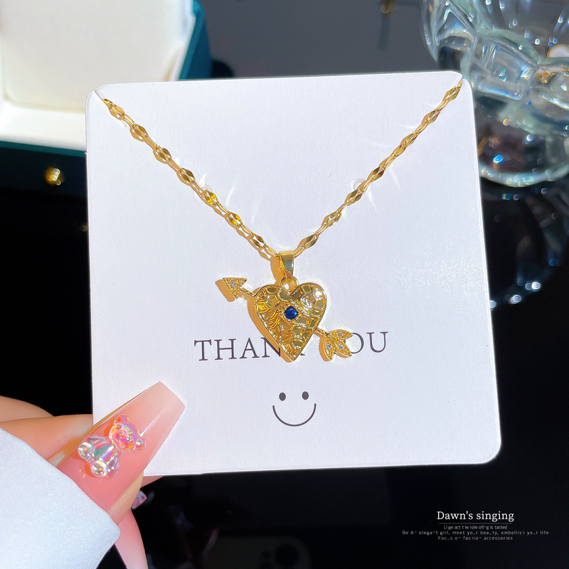 Collana con ciondolo cuore e freccia in zircone placcato oro_voghion.com