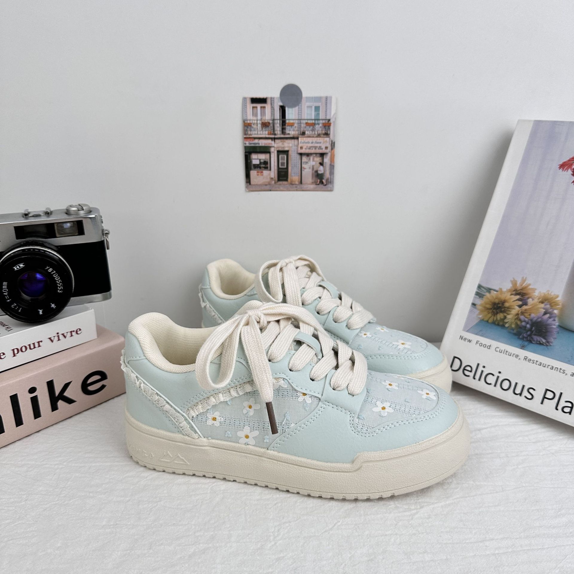 Yuanbo ins viento zapatos de madera de mujer 2025 verano nuevo borde de encaje pequeño fresco y transpirable zapatos blancos