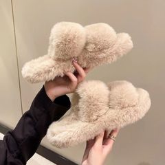 松餅は糞感のある毛のスリッパを踏んで、秋冬の新型の外は女性のファッションの高級な交差の柔らかい底を着て、軽くてカジュアルです。