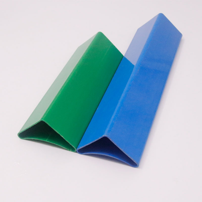 Tubo triangular rígido de plástico PVC, perfil de plástico extruido, tubo de plástico, perfil de plástico PVC extruido se puede producir bajo demanda.