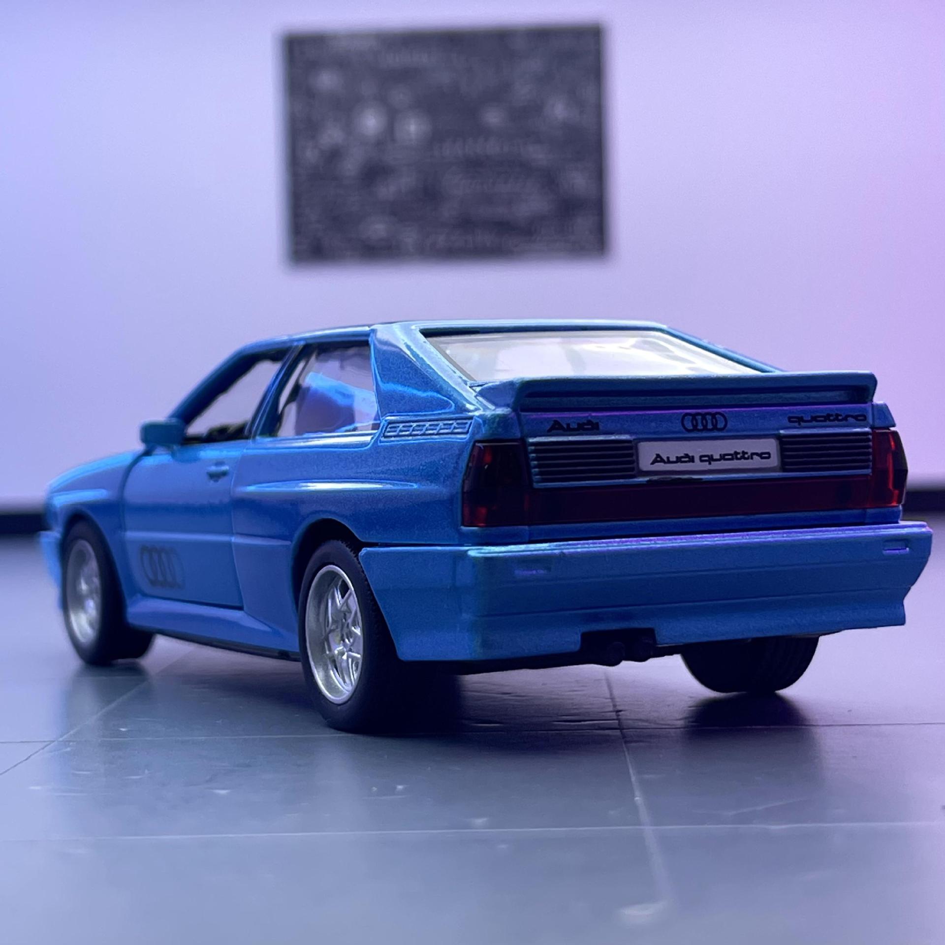 Marke aleación 1:36 Audi 1980 retro clásico modelo de coche Tire hacia atrás luz silenciosa modelo de coche de juguete adornos