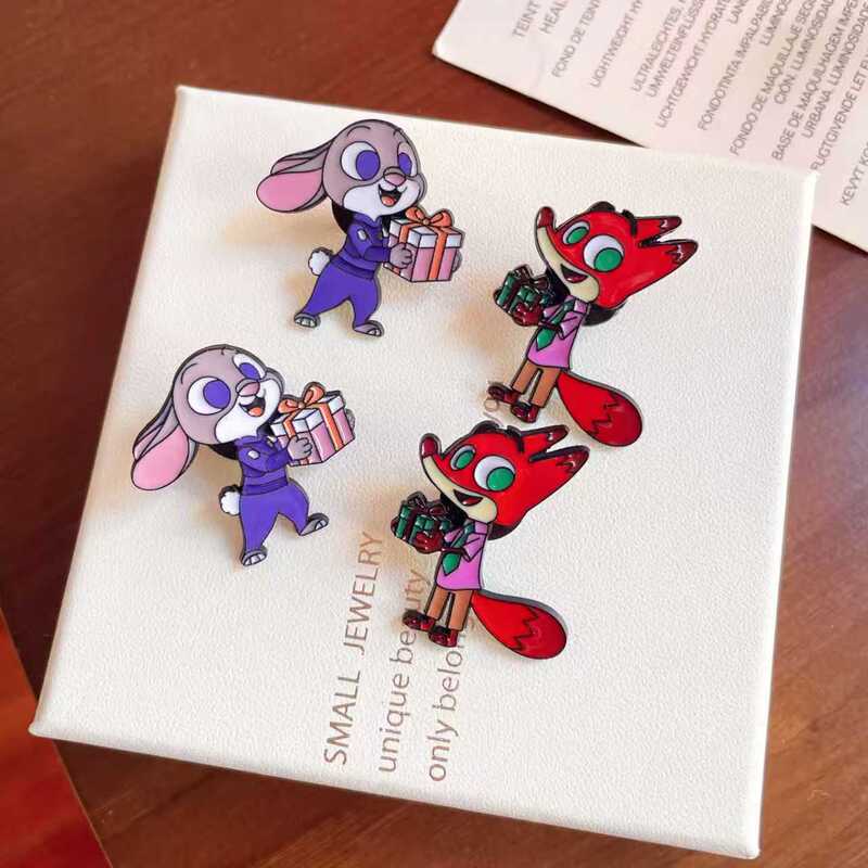 Cartoon Zootopia Anime Badge Fox Nick Judy Rabbit Metal Brooch Men's and Women's Clothes Bag Decoration Cartoon Zootopia Anime Badge Fox Nick Judy Rabbit Metal Brooch Men's and Women's Clothes Bag Decoration
