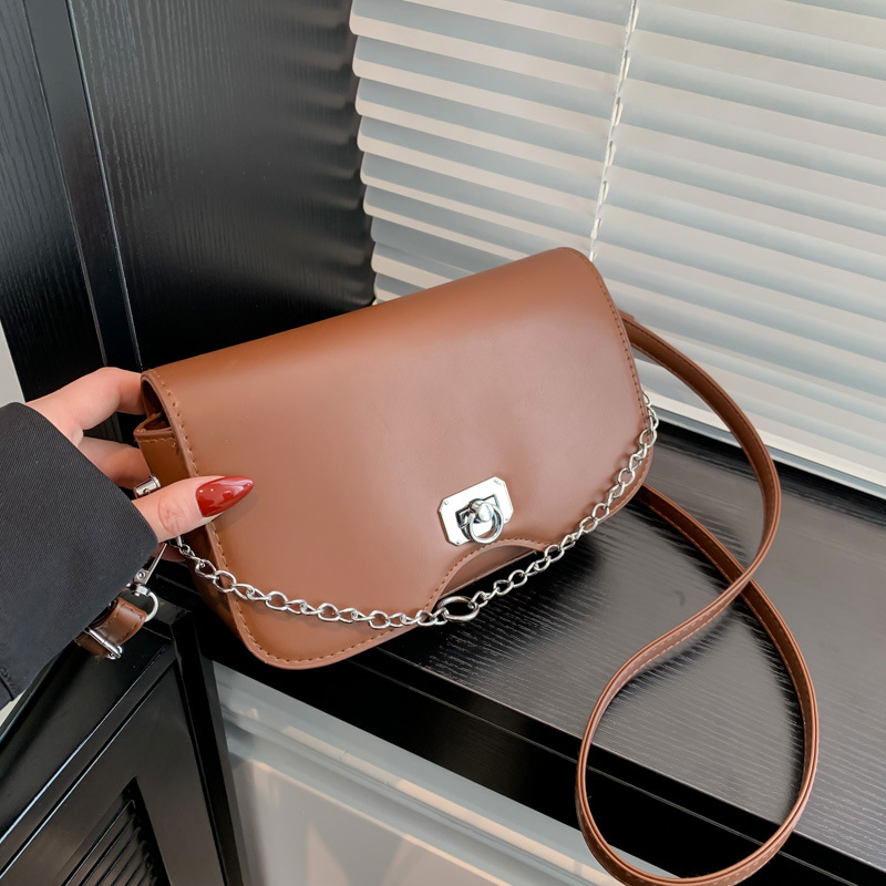 Bolso de hombro de color liso con diseño de axila coreana, sencillo y moderno, con diseño diagonal, para mujer, novedad de verano de 2024_voghion.com